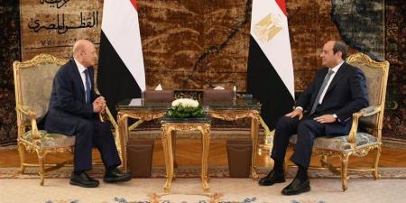 السيسي يقود موقف مصر الثابت تجاه الأزمة اليمنية.. دعم اليمن ووحدة أراضيه ومؤسساته الوطنية.. مساندة جهود التوصل إلى حل سياسي شامل ينهي الأزمة.. حماية أمن البحر الأحمر وضمان حرية الملاحة