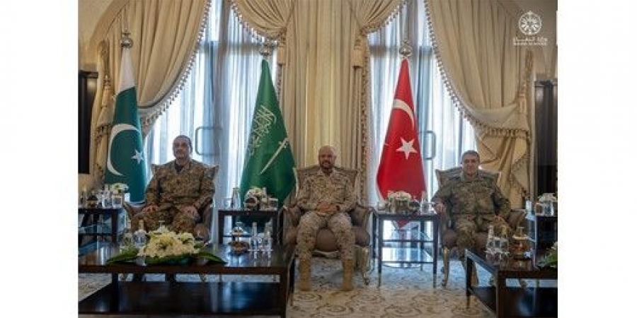 رؤساء أركان السعودية وباكستان وتركيا يؤكدون بقوة التزامهم بالدفاع الجماعي